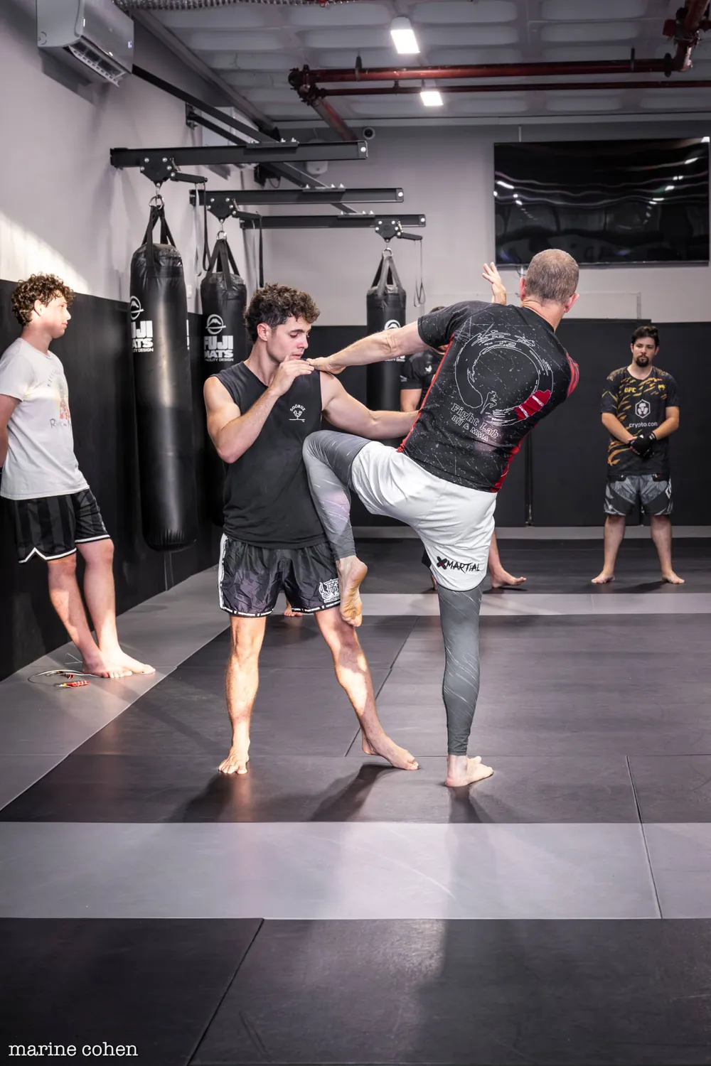 אימון איגרוף תאילנדי (Muay Thai) ב-Fight Lab, רמת החייל, תל אביב